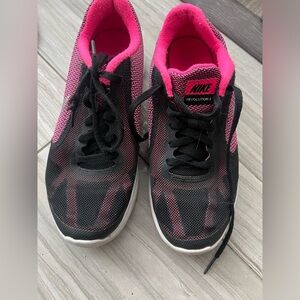 Nike Revolution 3 size US 4.5Y